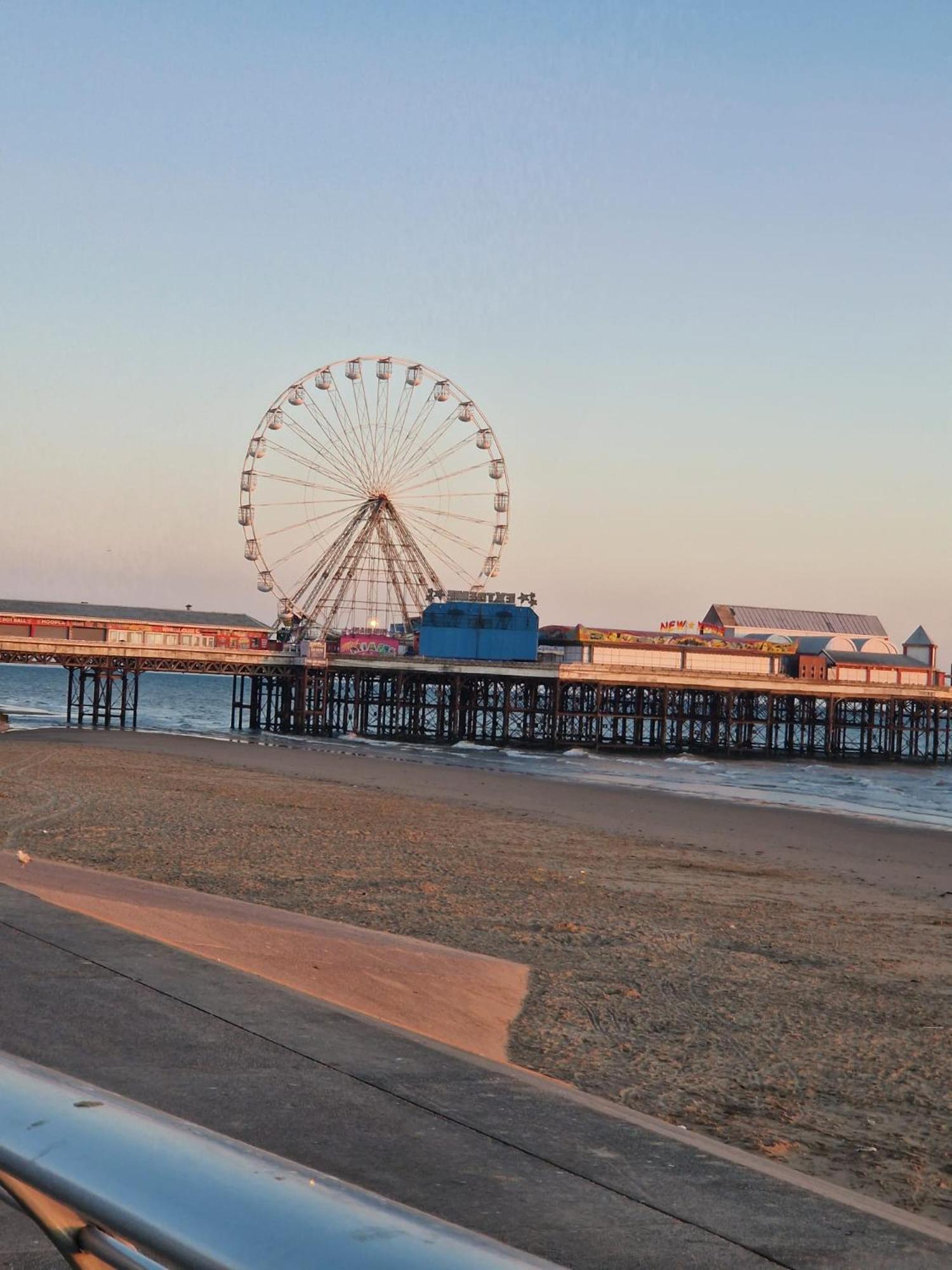 Fern Villa Hotel - Albert Road Blackpool Ngoại thất bức ảnh