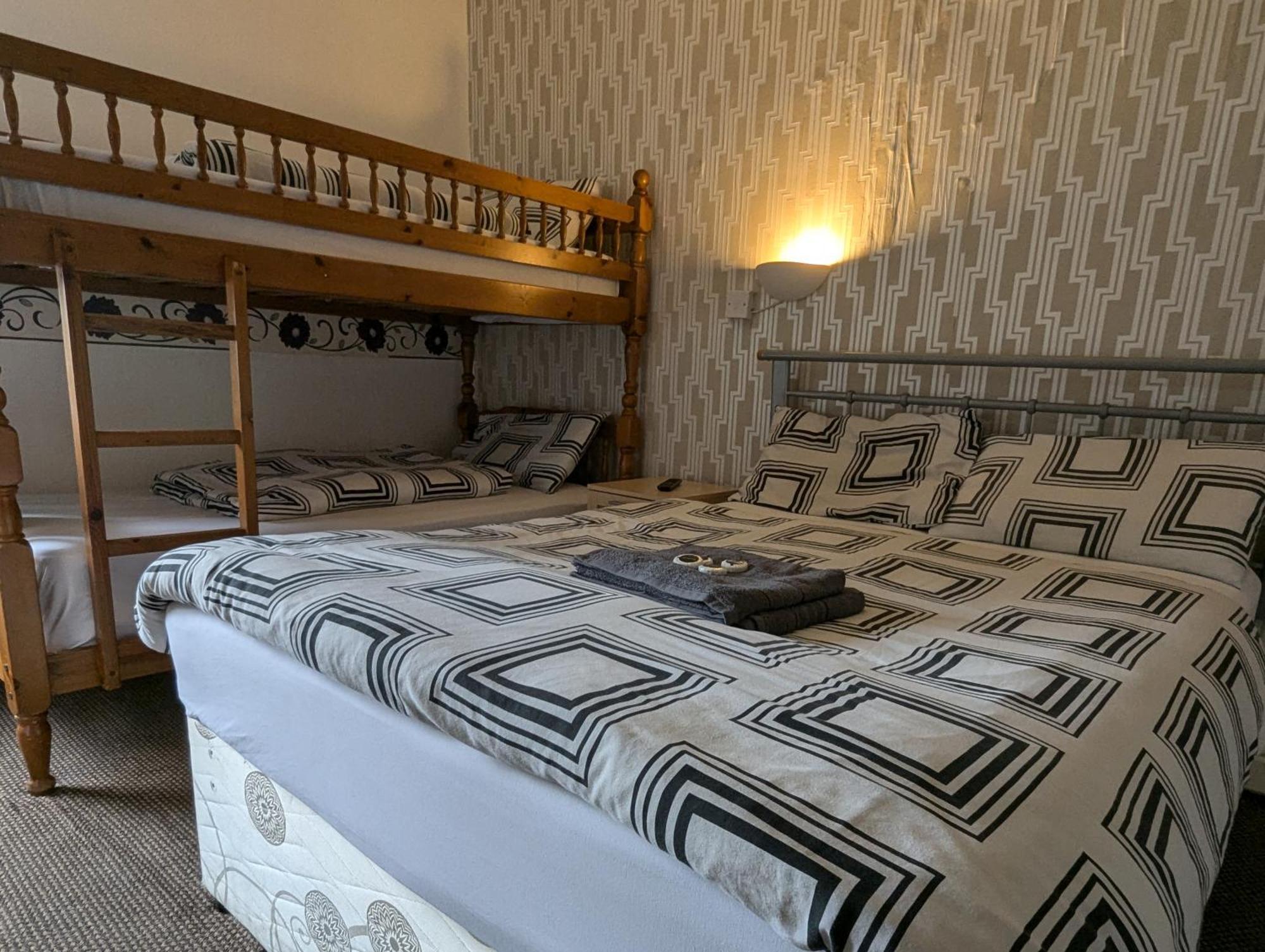 Fern Villa Hotel - Albert Road Blackpool Ngoại thất bức ảnh